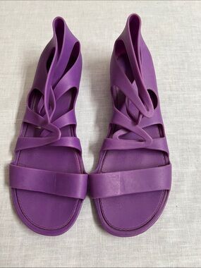 🌞 Unique Purple Strappy Rubber Sandals Camper shoes Beachy festival women size 6